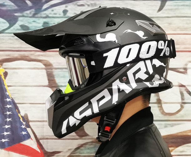 casque de moto cross