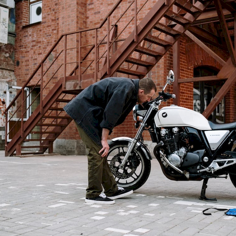 how to charge a motorcycle battery